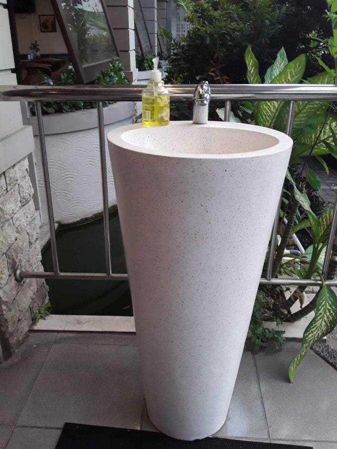 Hotel Winotosastro Garden Γιογκιακάρτα Εξωτερικό φωτογραφία