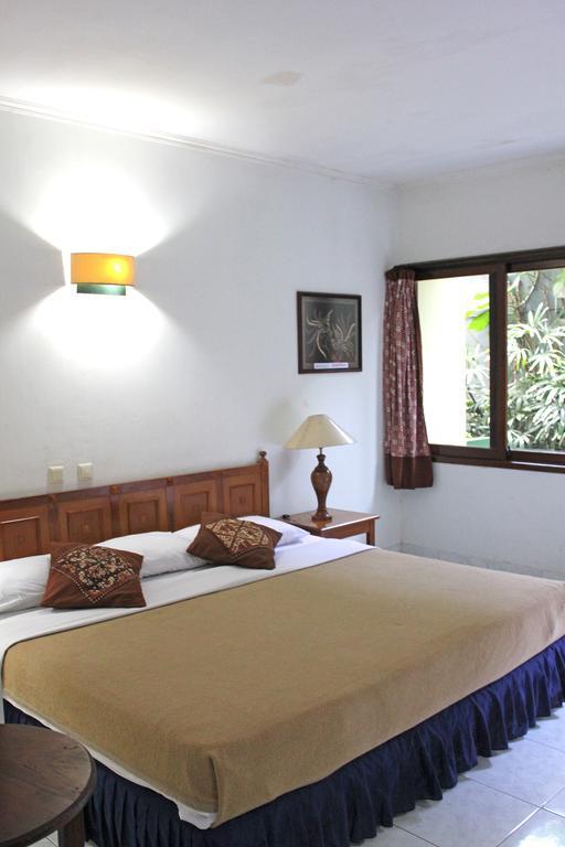 Hotel Winotosastro Garden Γιογκιακάρτα Εξωτερικό φωτογραφία