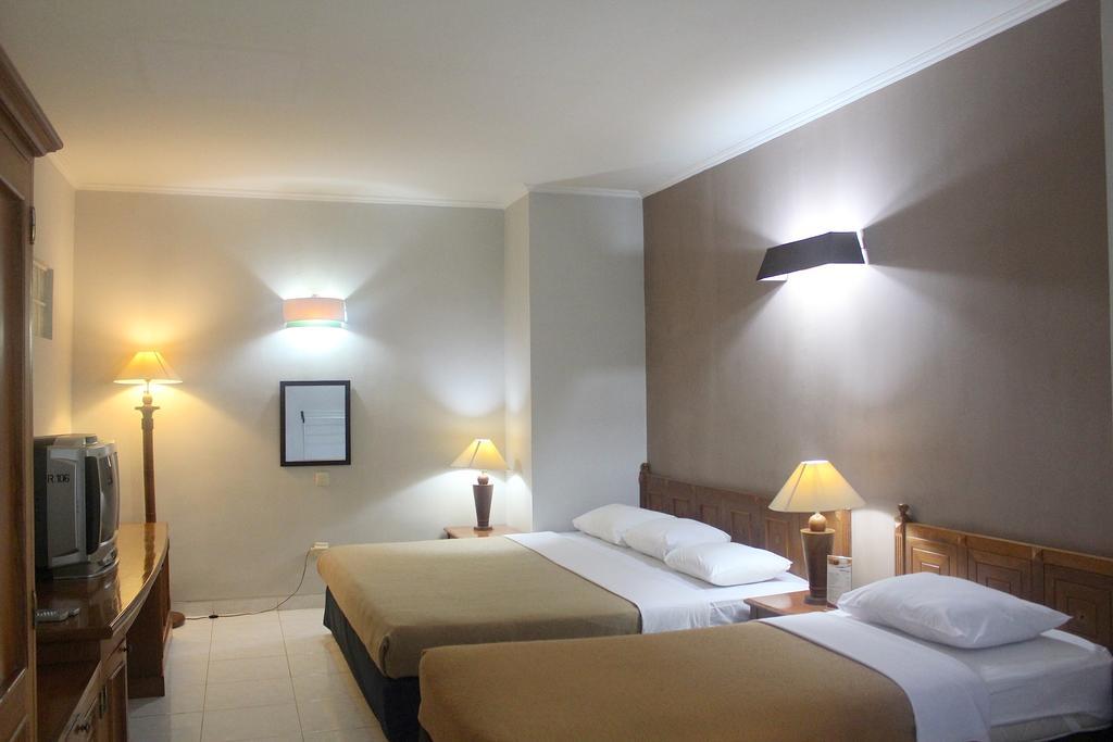 Hotel Winotosastro Garden Γιογκιακάρτα Εξωτερικό φωτογραφία