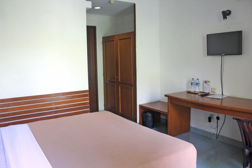 Hotel Winotosastro Garden Γιογκιακάρτα Εξωτερικό φωτογραφία
