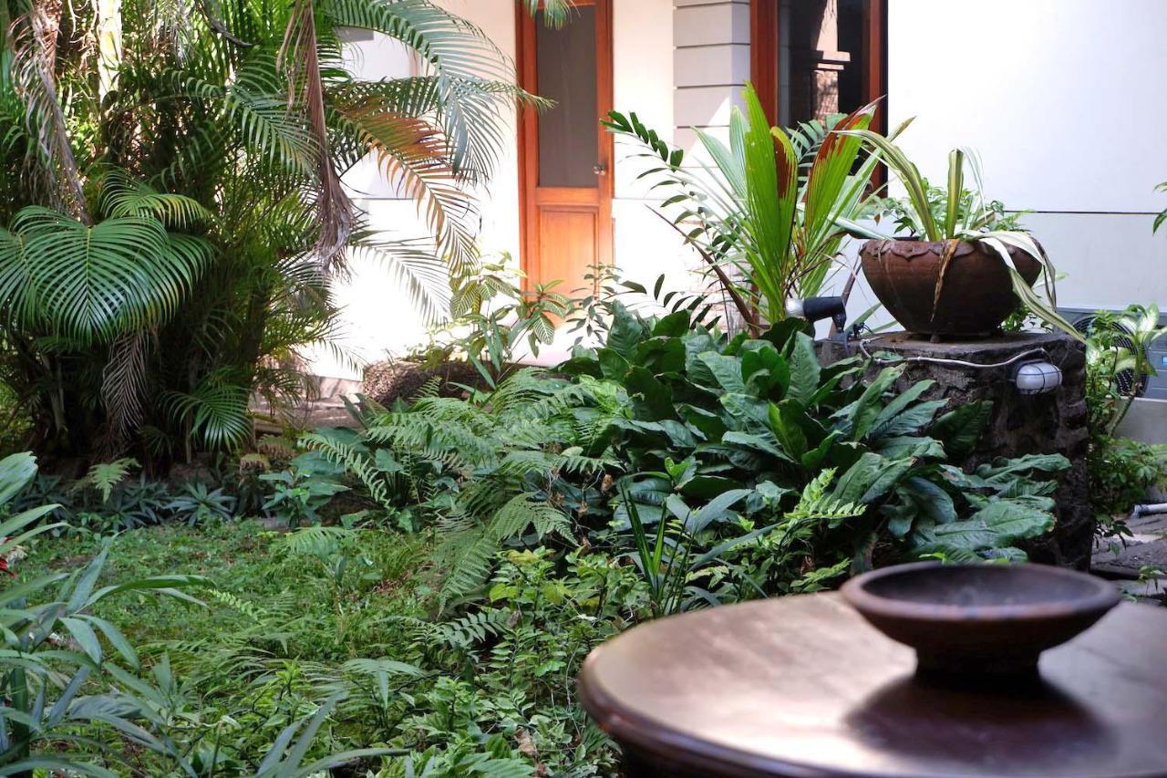 Hotel Winotosastro Garden Γιογκιακάρτα Εξωτερικό φωτογραφία